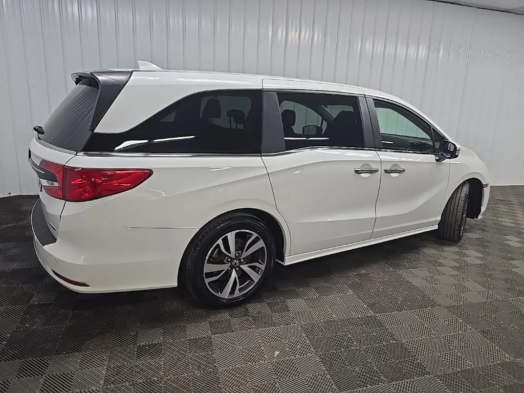 Used 2022 Platinum White Pearl Honda Touring image 3