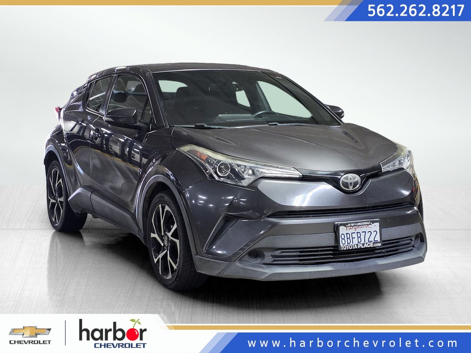 Used 2018 Magnetic Gray Metallic Toyota XLE image 1