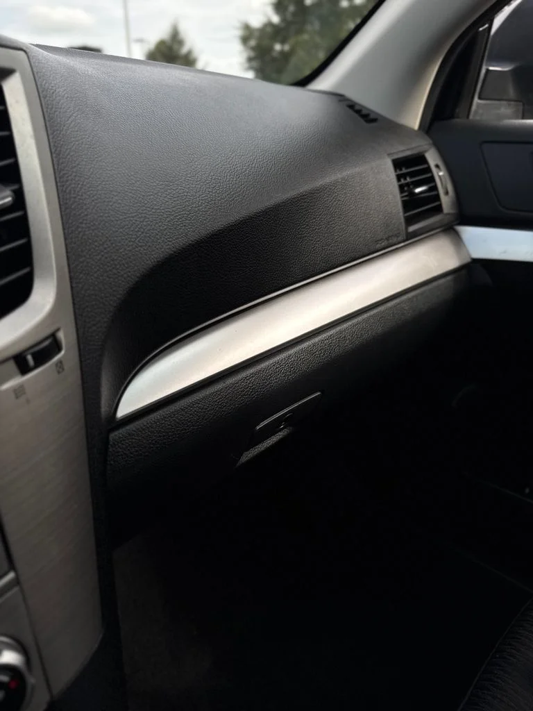 Used 2011 Silver Subaru 2.5i Premium image 29