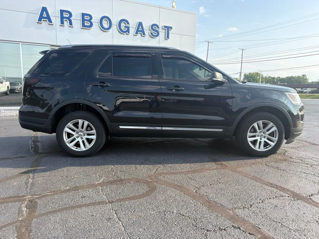 Used 2019 Black Ford XLT image 2