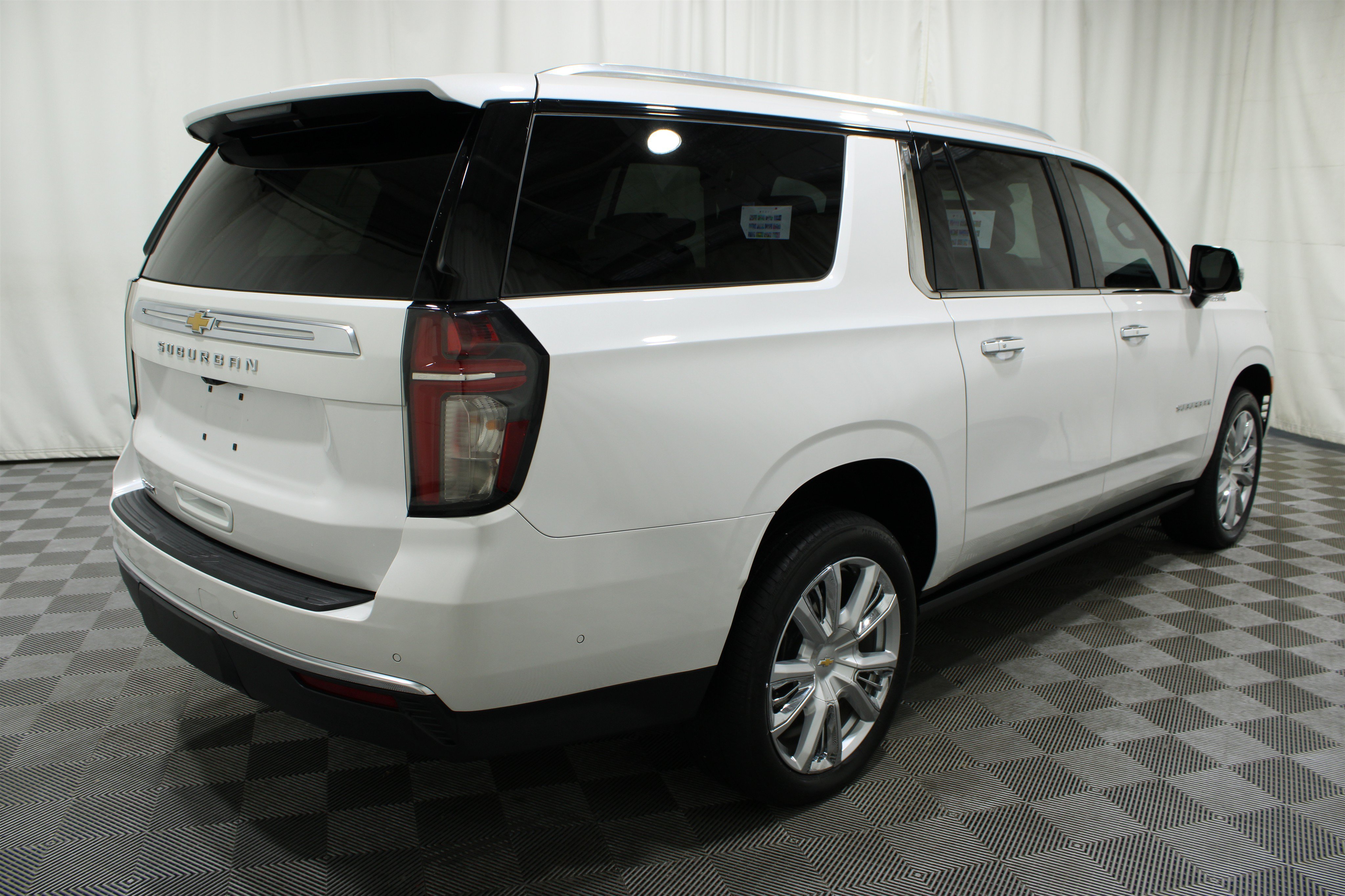 Used 2024 Iridescent Pearl Tricoat Chevrolet High Country image 41