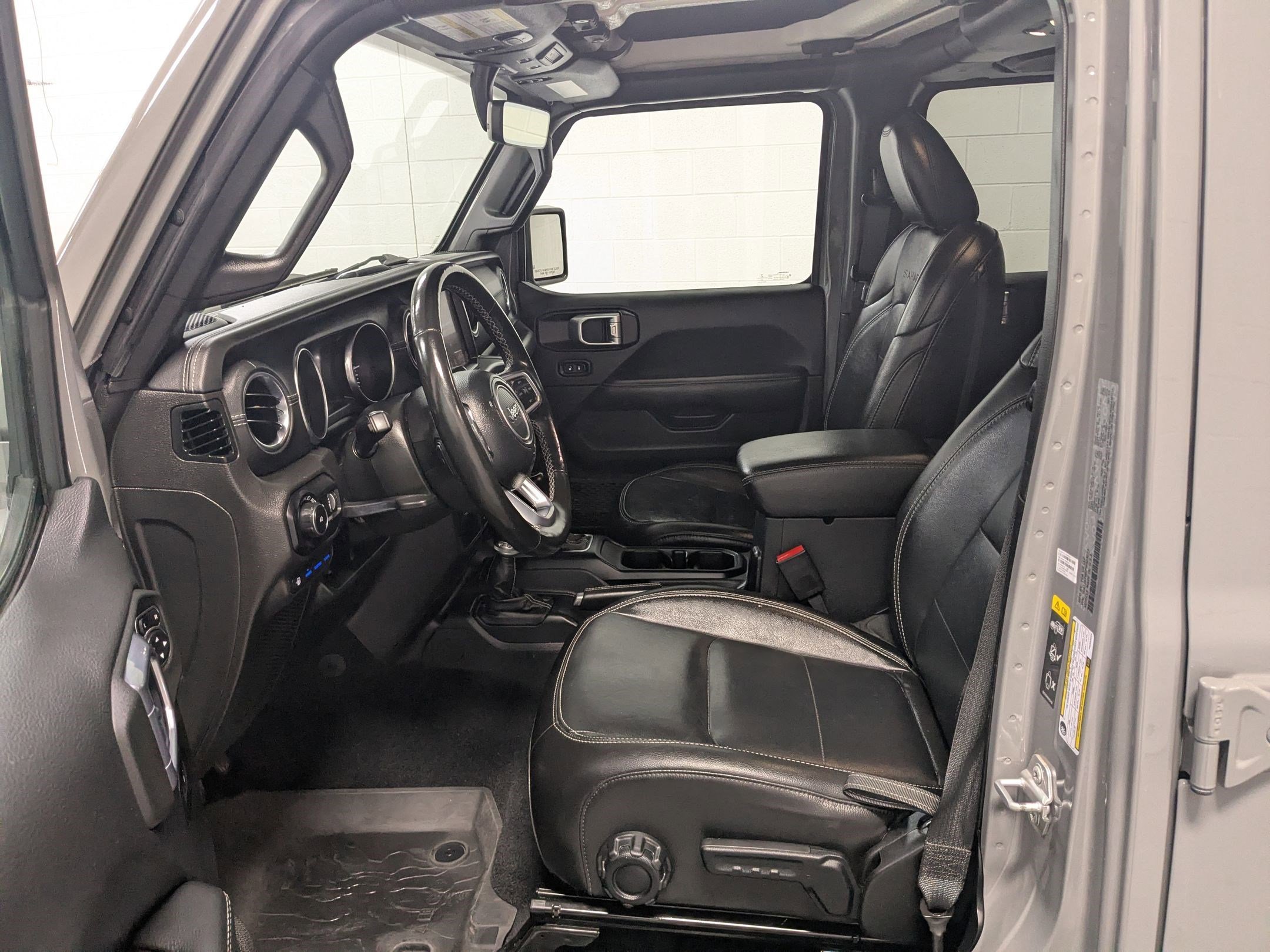 Used 2023 Sting-Gray Clearcoat Jeep Sahara image 18