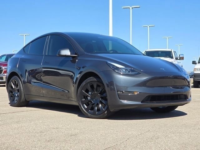 Used 2024 Tesla Model Y Long Range with VIN 7SAYGDEE4RF992817 for sale in Centerville, OH
