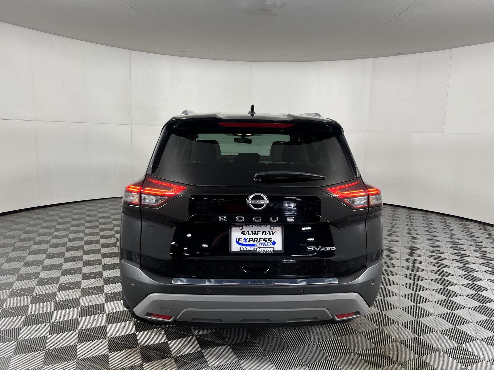 Used 2023 Super Black Nissan SV image 7