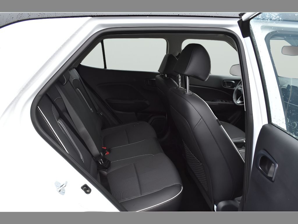 2025 Hyundai Venue Limited - Photo 15