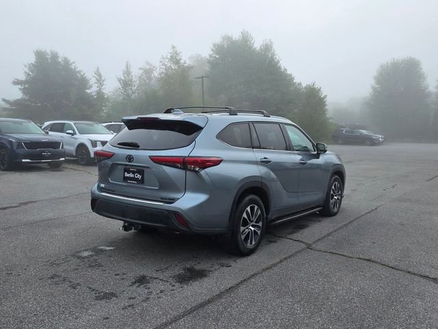 Used 2022 Moon Dust Toyota XLE image 8