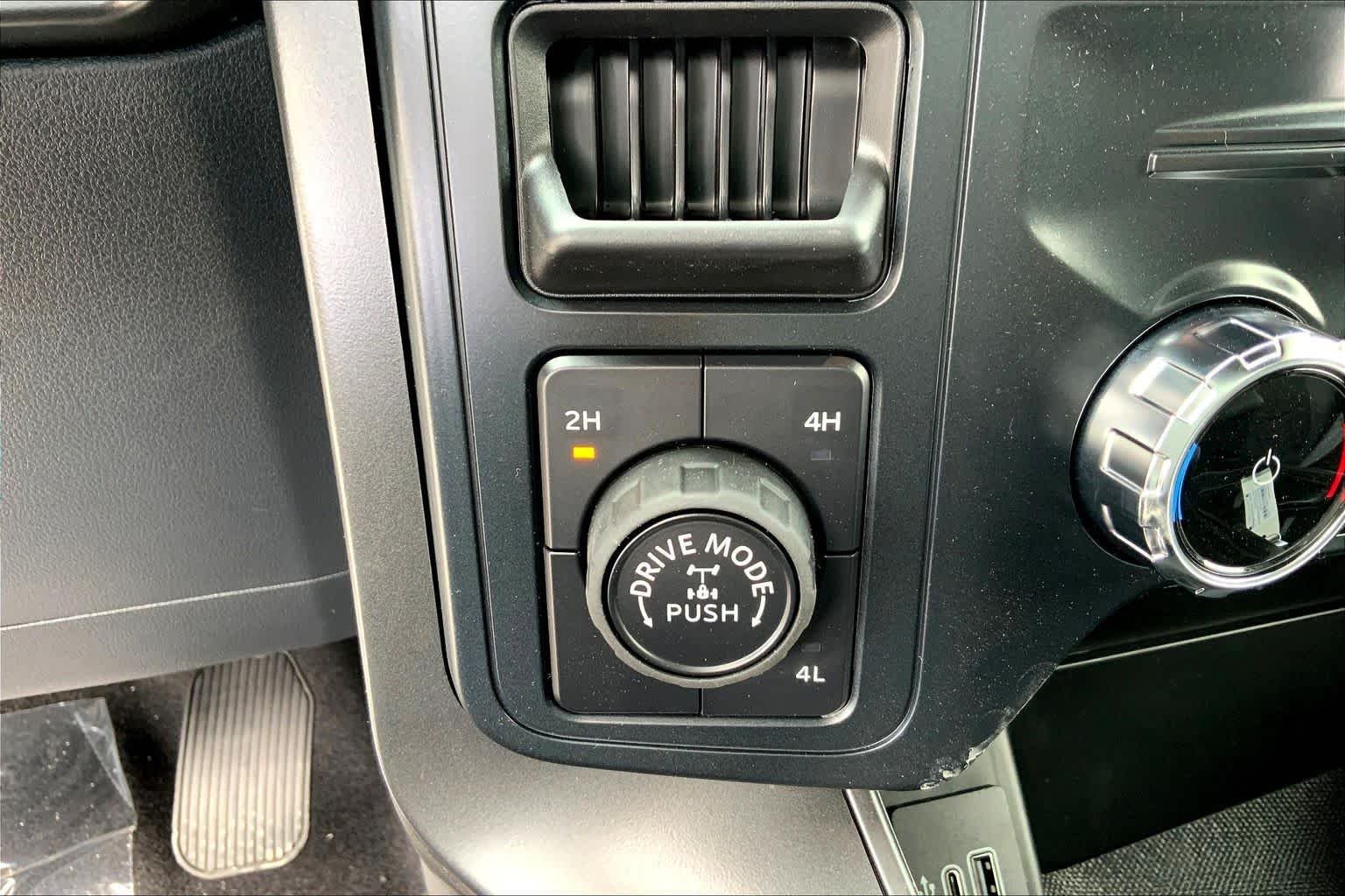 New 2026 M7/CARBONIZED G Ford Tremor image 16