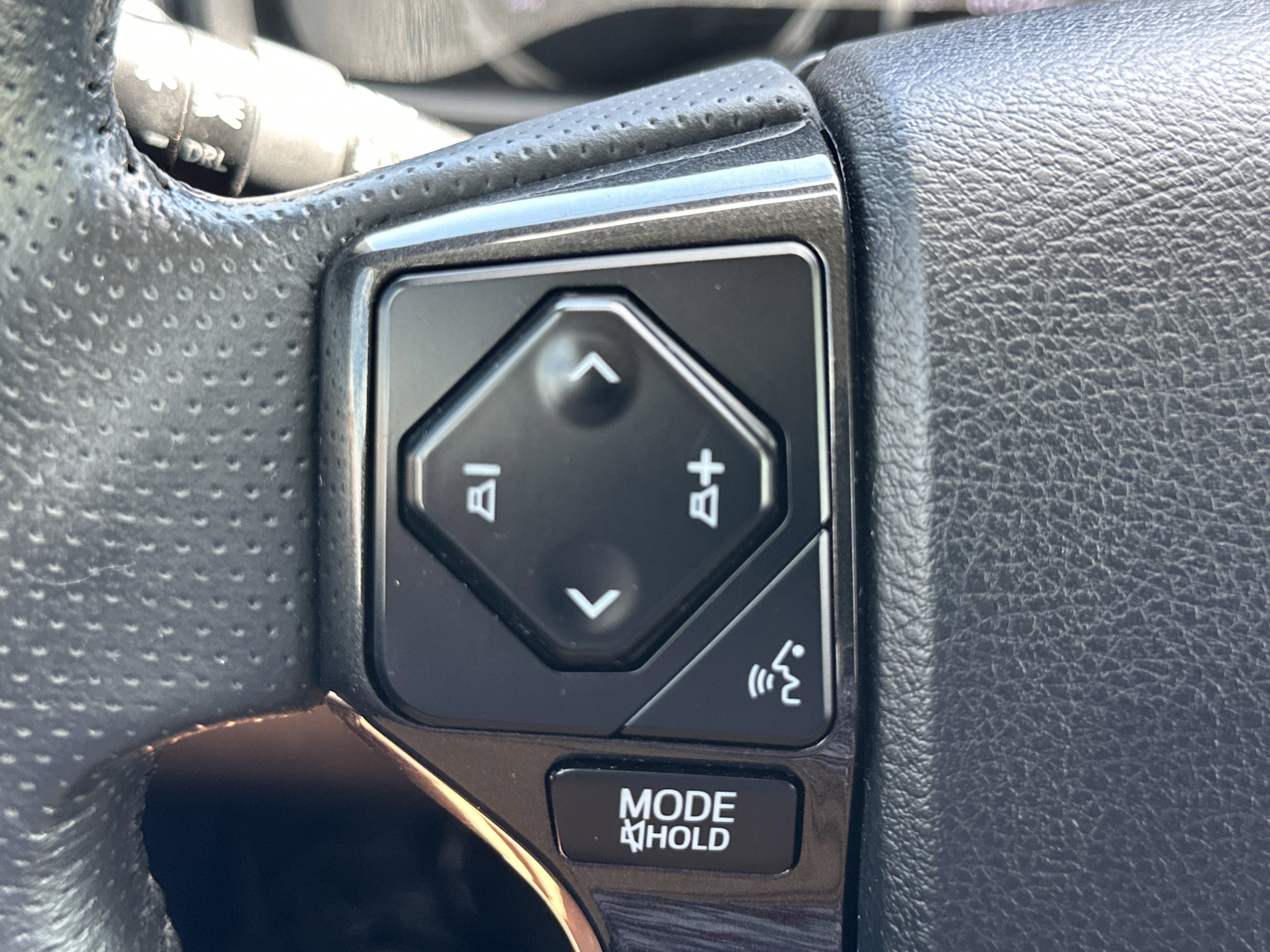 Used 2021 Classic Silver Metallic Toyota Venture image 34