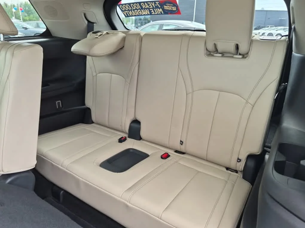 Certified Used 2023 Majestic White INFINITI LUXE image 7