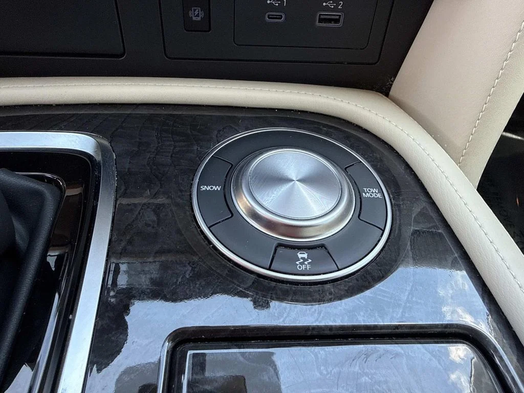 Used 2022 White INFINITI LUXE image 37
