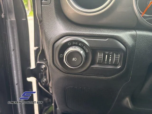 Used 2018 Black Jeep Unlimited Sahara image 26
