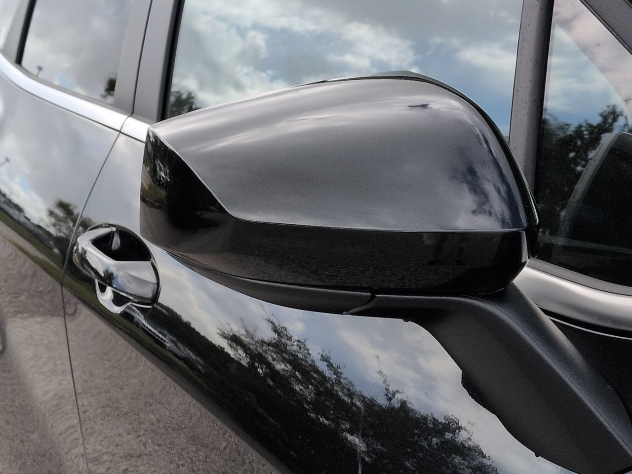 New 2027 Fusion Black Kia LX image 13