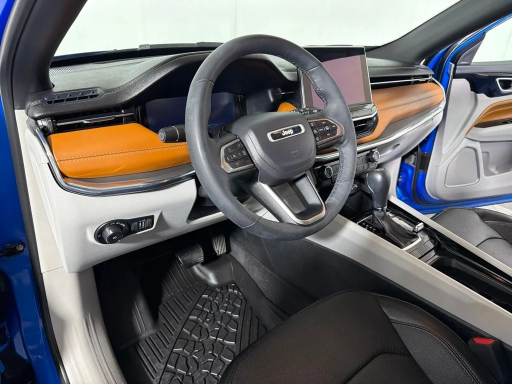 Used 2023 Blue Jeep Limited image 8
