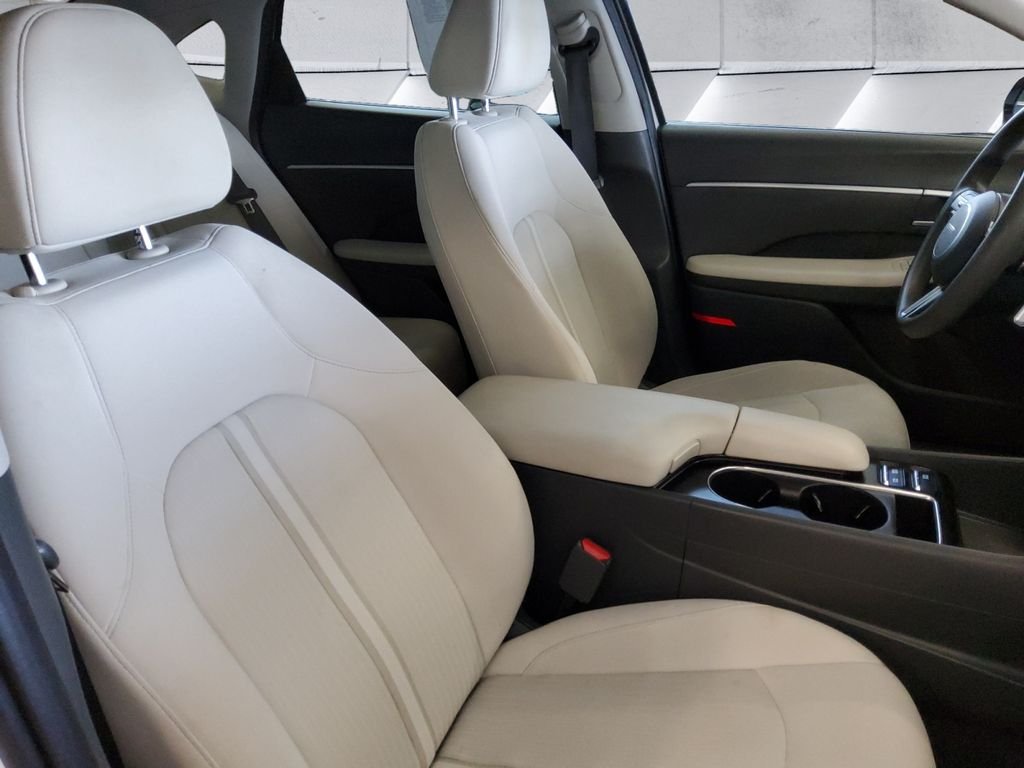 Used 2024 White Hyundai SEL image 14