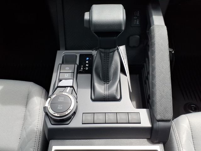 Certified Used 2025  Toyota SR5 image 38
