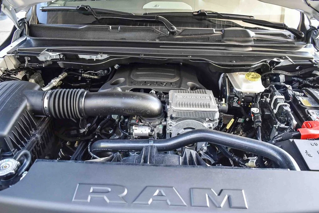 New 2026 Ivory White Tri-Coat Pearl-Coat Exterior Paint RAM Laramie image 28