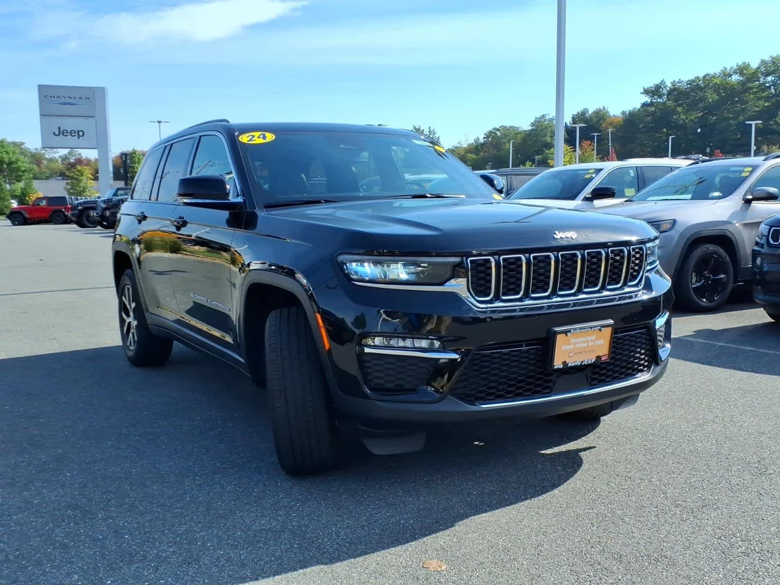 Certified Used 2024 Diamond Black Crystal Pearlcoat Jeep Limited image 5