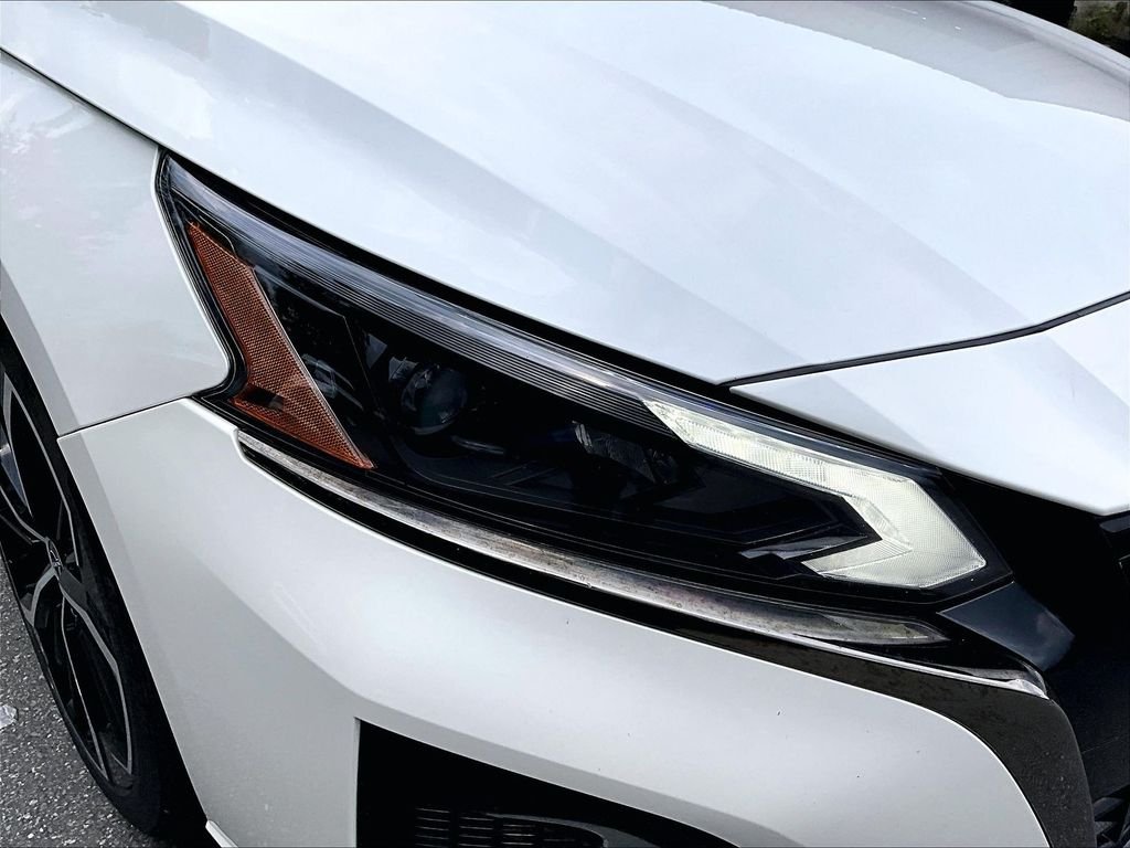 Used 2024 White Nissan 2.5 SR image 32