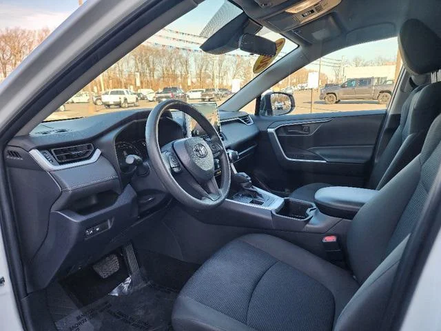 2023 Toyota RAV4 LE - Photo 20