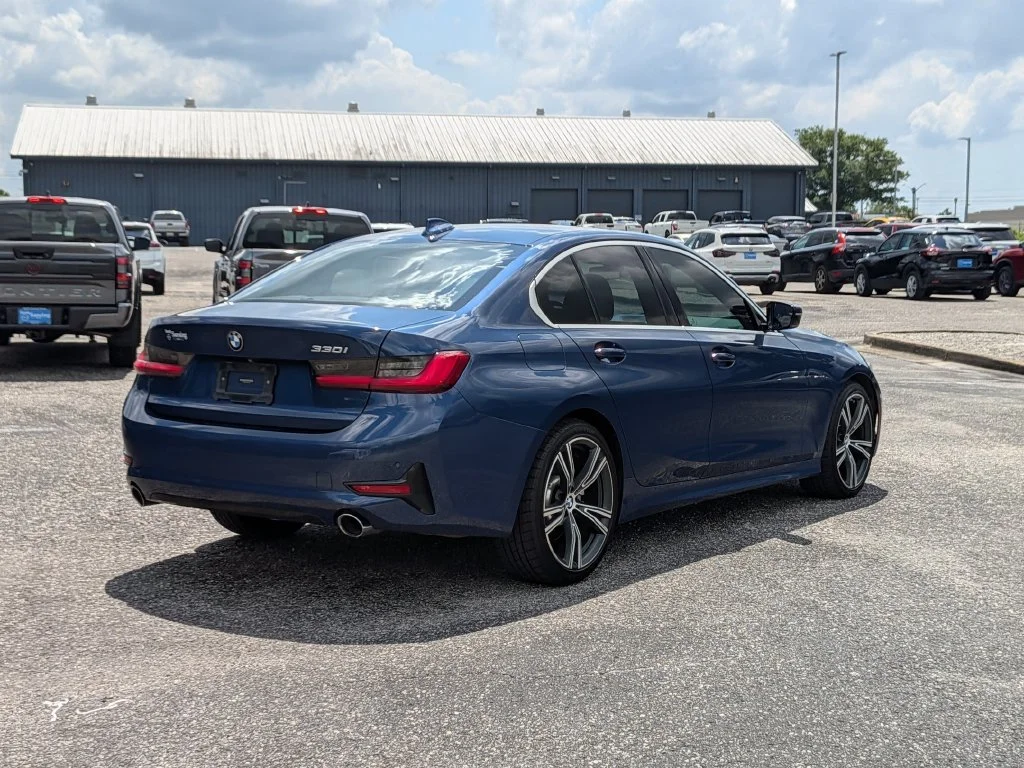 Used 2021 Blue BMW 330i image 5