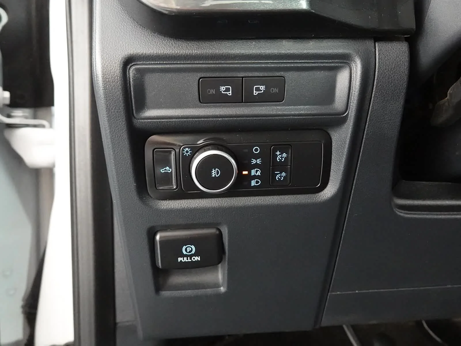 Used 2022 Oxford White Ford XLT image 17
