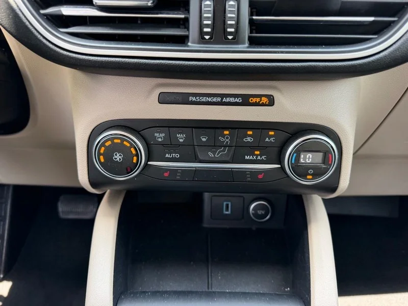 Certified Used 2020 Oxford White Ford SE image 15