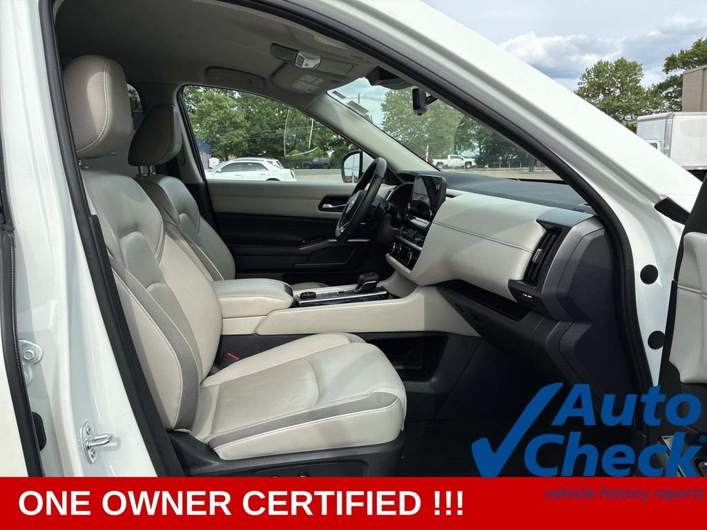 Used 2023 White Nissan SL image 10