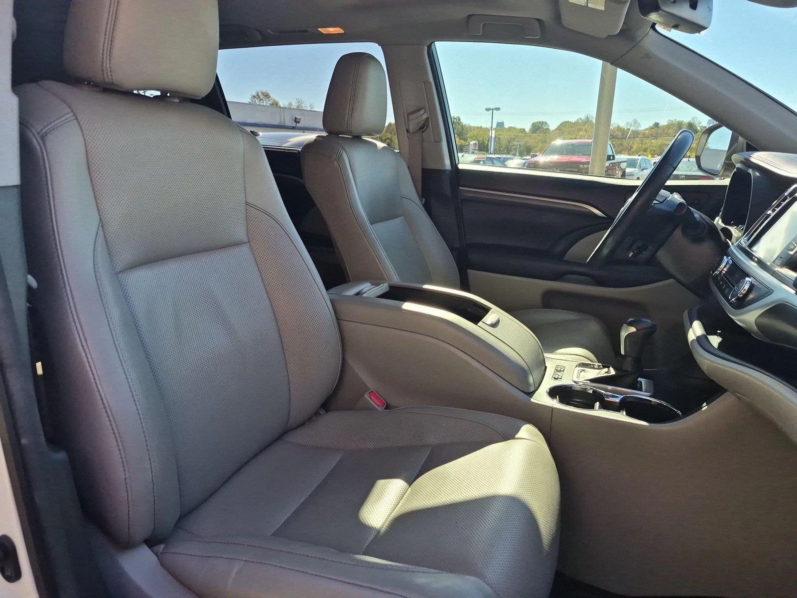 Used 2018 Blizzard Pearl Toyota Limited image 38