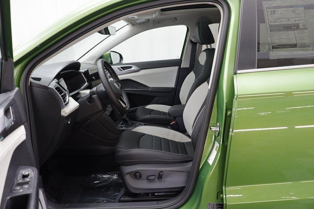 2025 Volkswagen Taos SEL - Photo 6