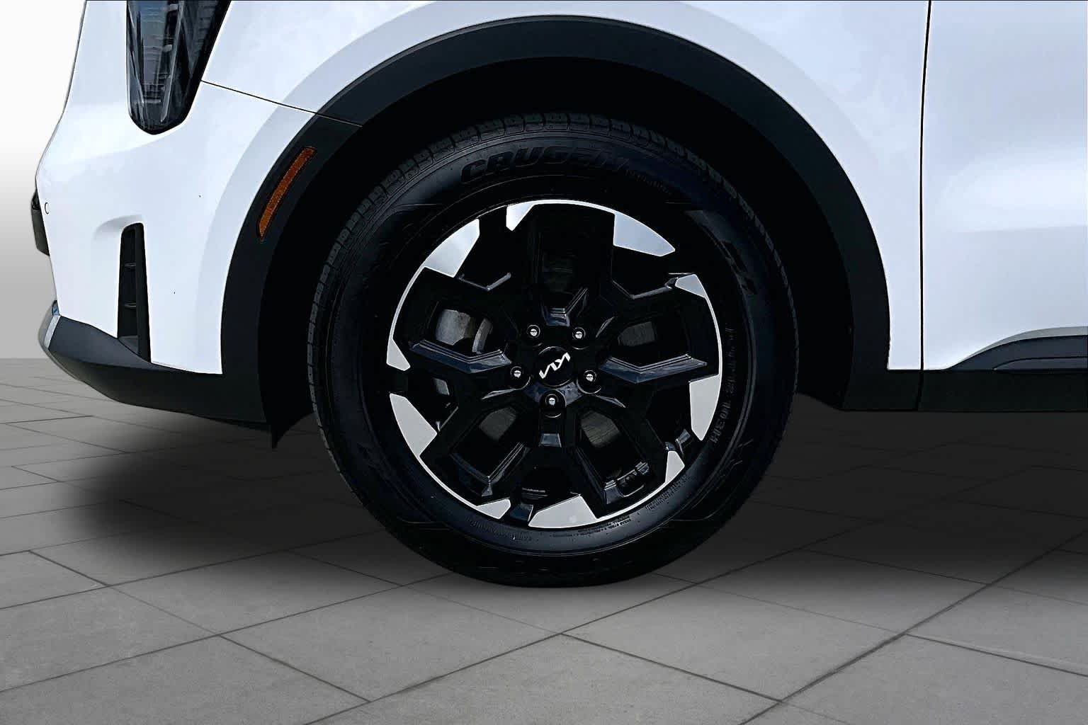Used 2024 Glacial White Pearl Kia S image 10