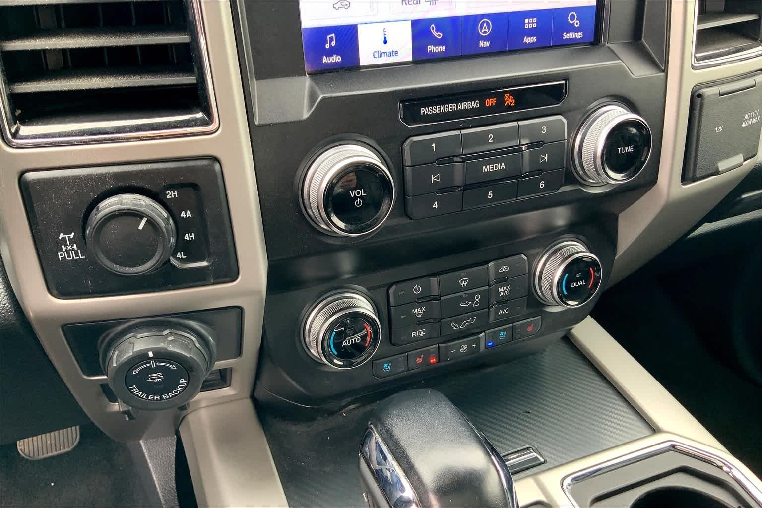 Used 2020 Agate Black Metallic Ford LARIAT image 30