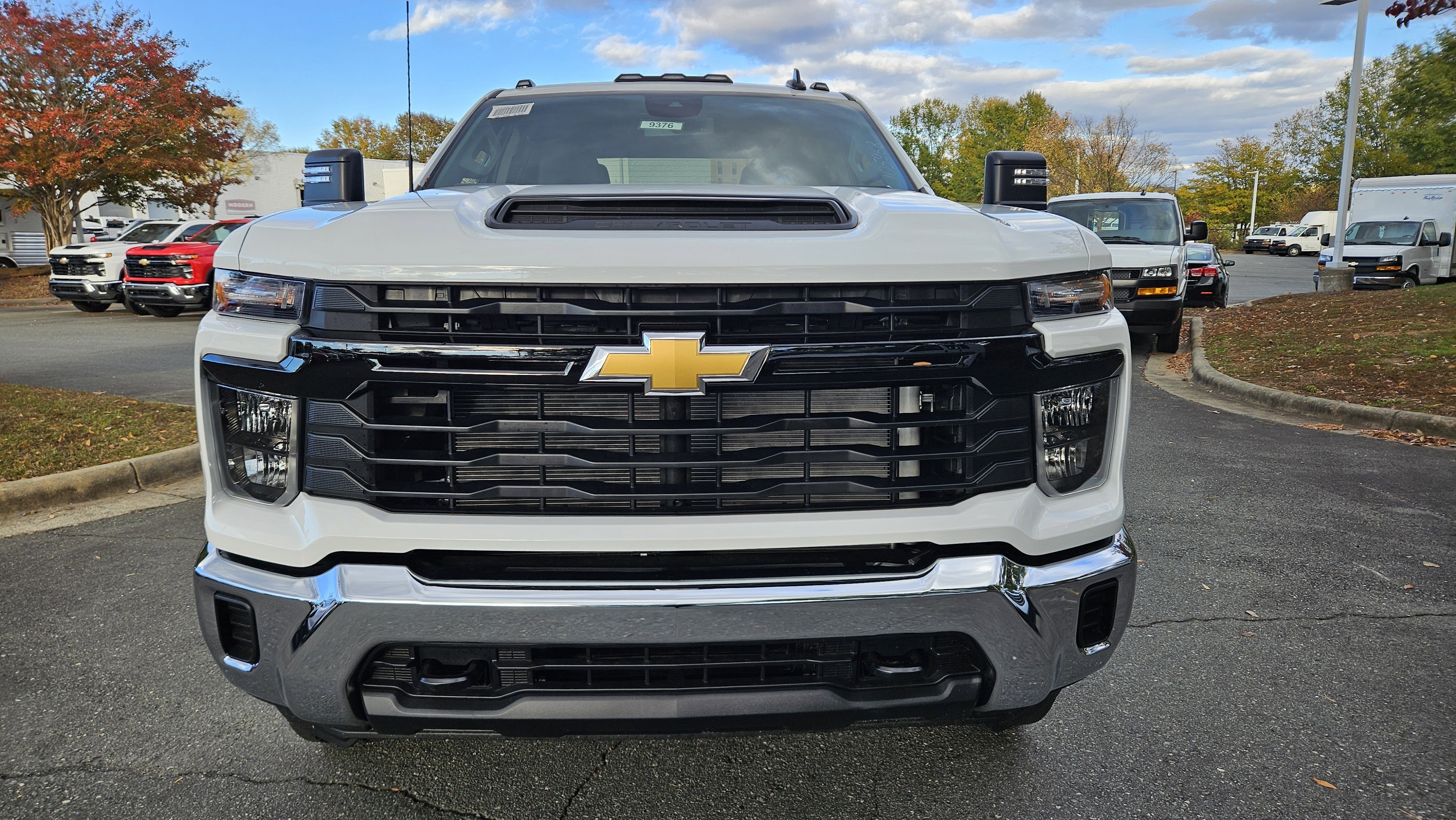 New 2026 Summit White Chevrolet WT image 7