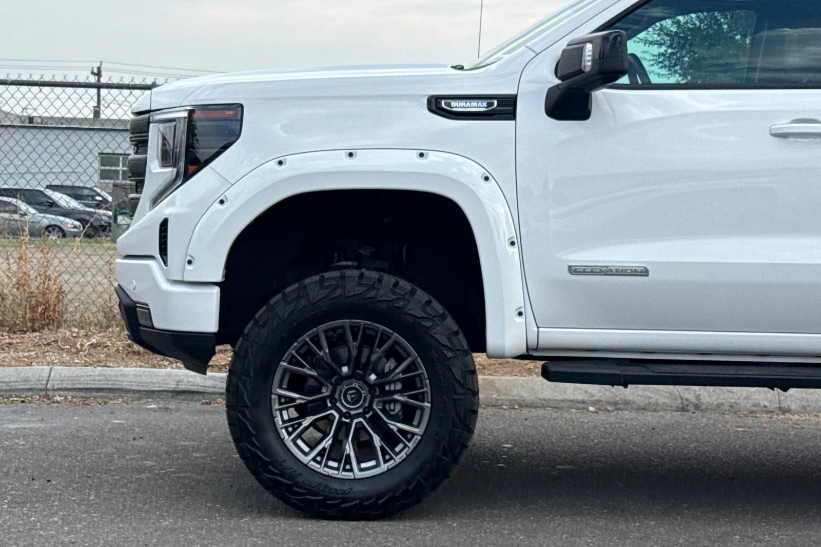 Used 2025  GMC Elevation image 25