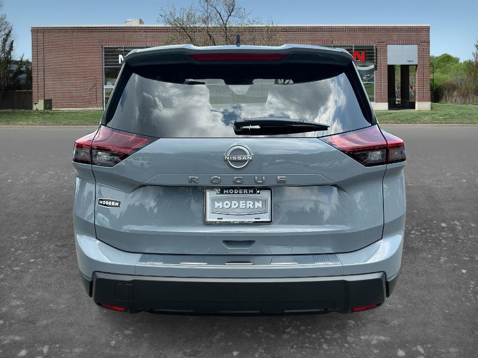 Used 2026 Boulder Gray Pearl Nissan SV image 3