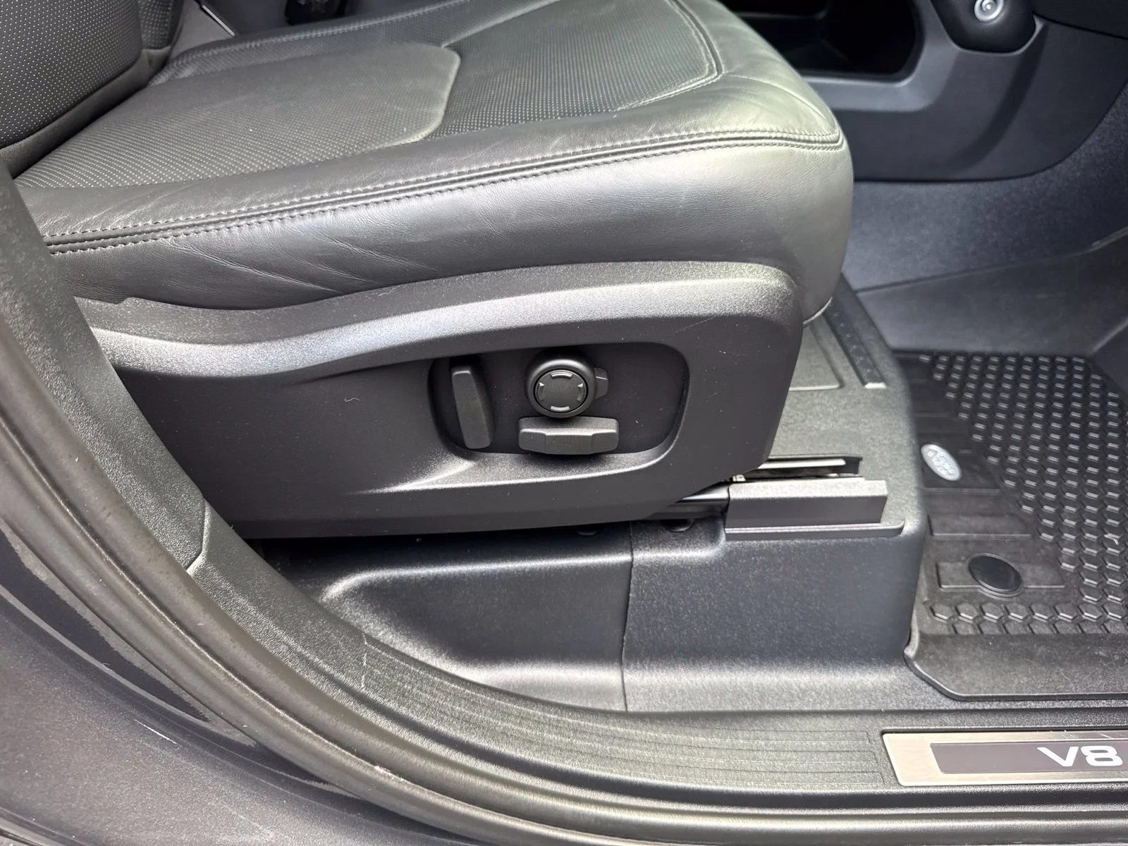Used 2023 Carpathian Grey Land Rover Carpathian Edition image 34