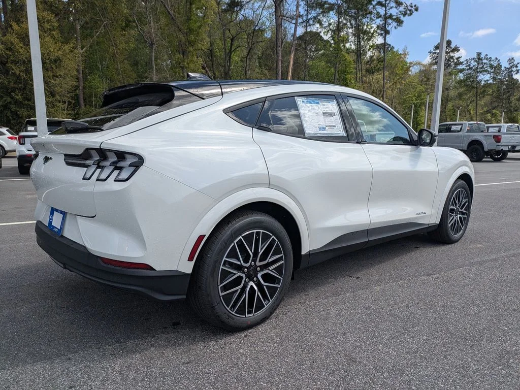 New 2026 Star White Metallic Tri-coat Ford Premium image 4
