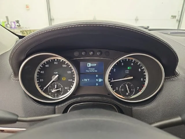 Used 2011 Arctic White Mercedes-Benz GL 450 image 29