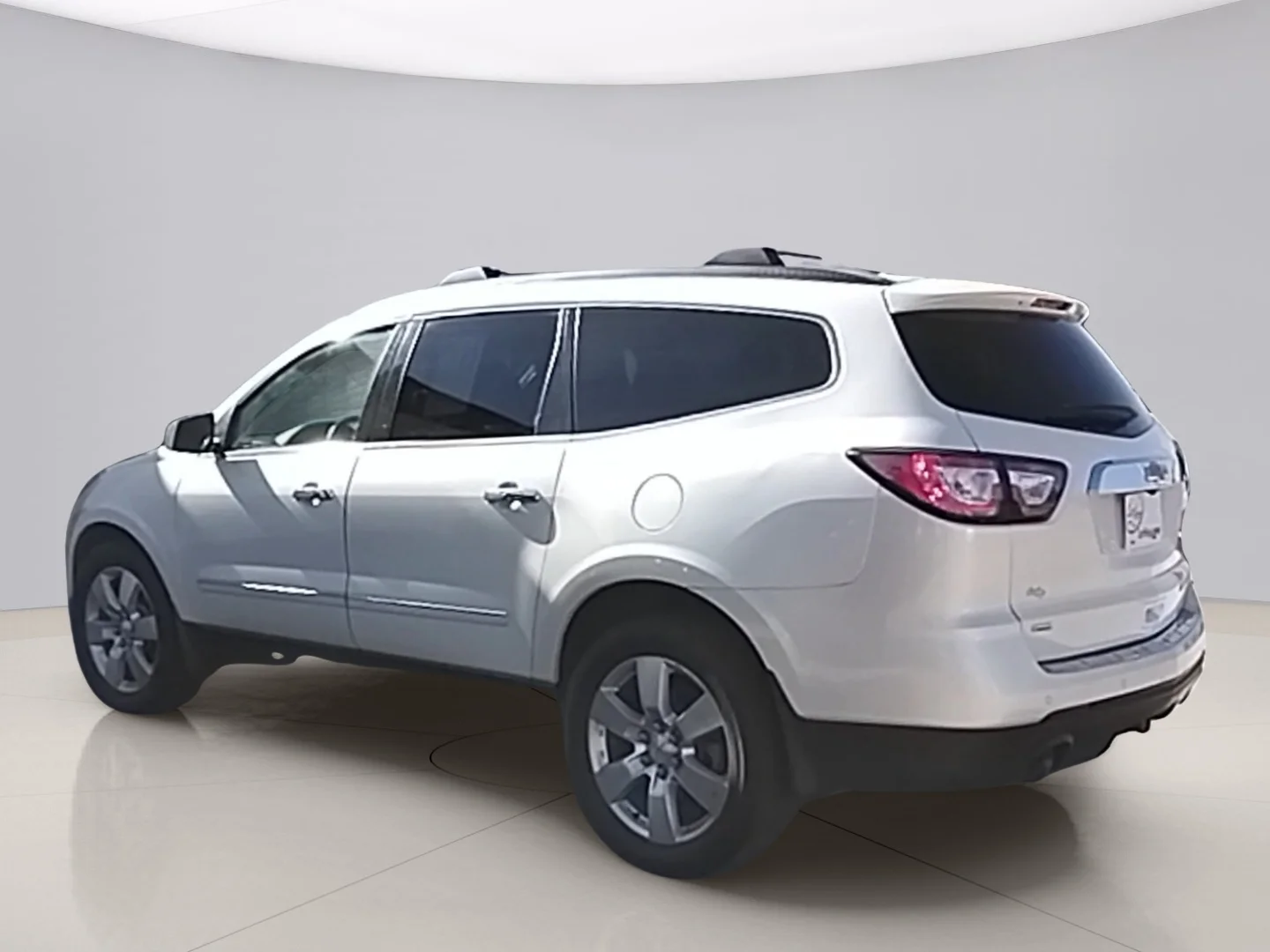 Used 2015 White Chevrolet LTZ image 3