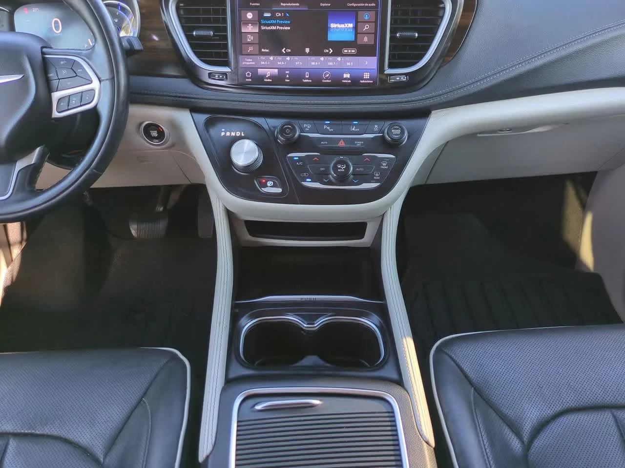 2022 Chrysler Pacifica Hybrid Limited - Photo 19
