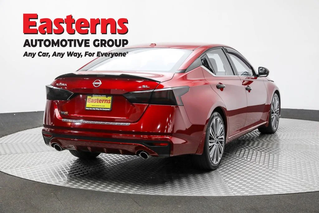 Used 2023 Red Nissan 2.5 SL image 5