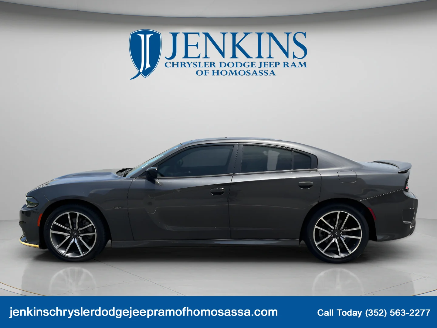 Used 2023 Granite Pearlcoat Dodge R/T image 9