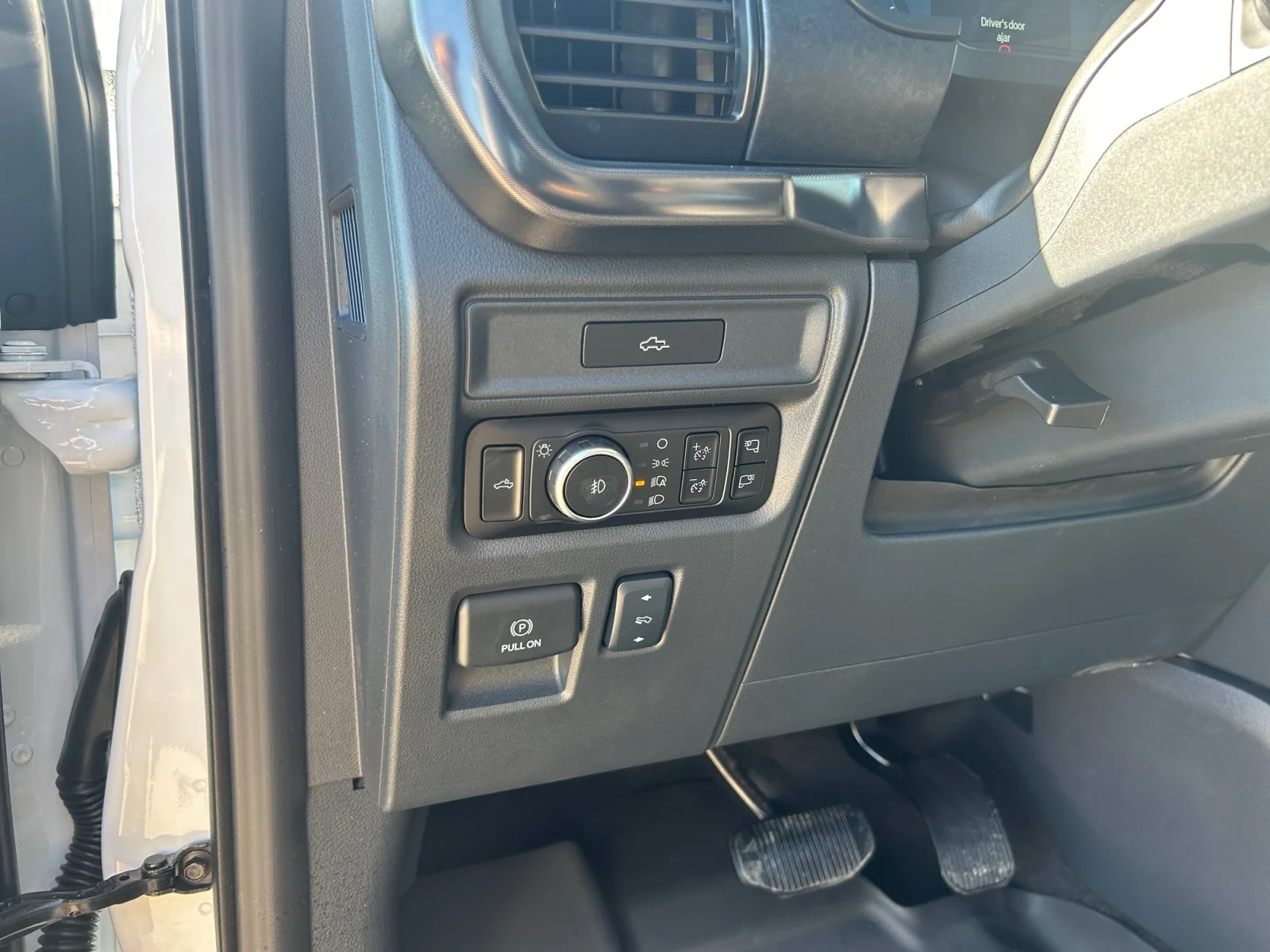 New 2026 Oxford White Ford Tremor image 16
