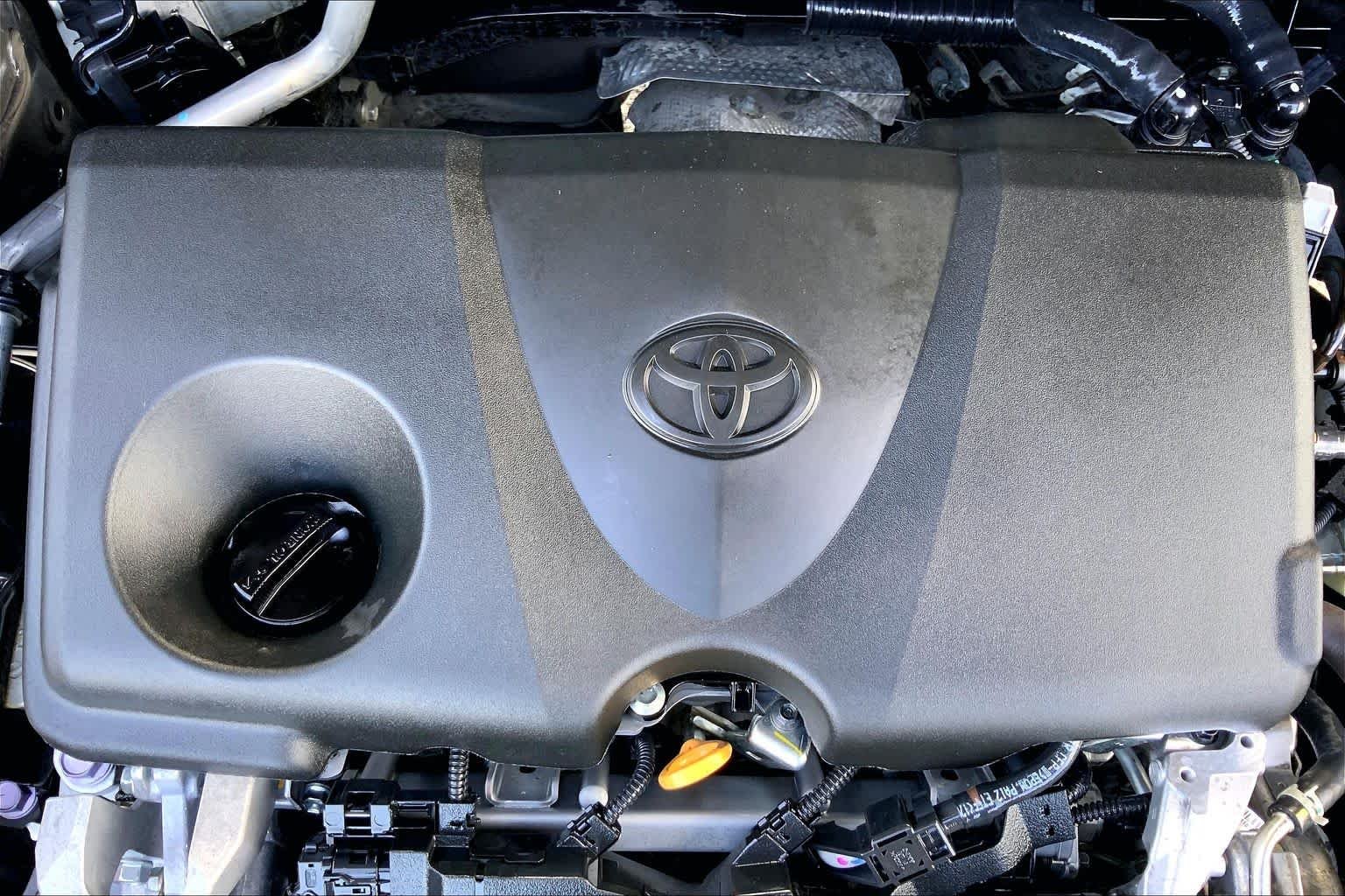Used 2021 Magnetic Gray Metallic Toyota XLE Premium image 32