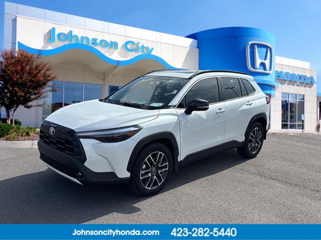 Used 2026 Wind Chill Pearl Toyota XLE image 1