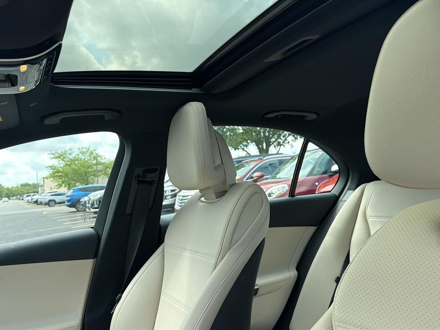 Used 2022 Polar White Mercedes-Benz C 300 image 8