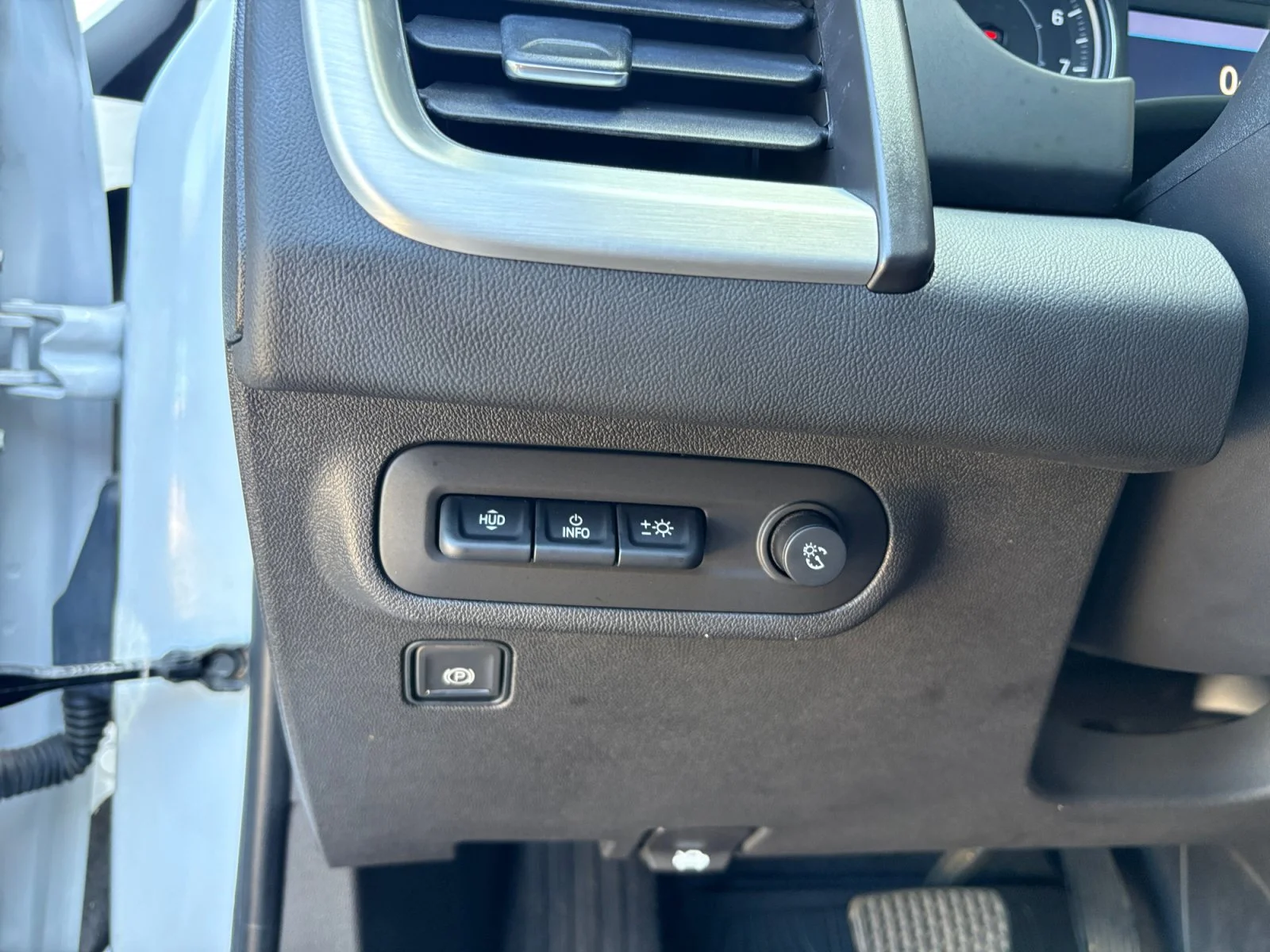 Used 2024 Summit White GMC SLT image 24