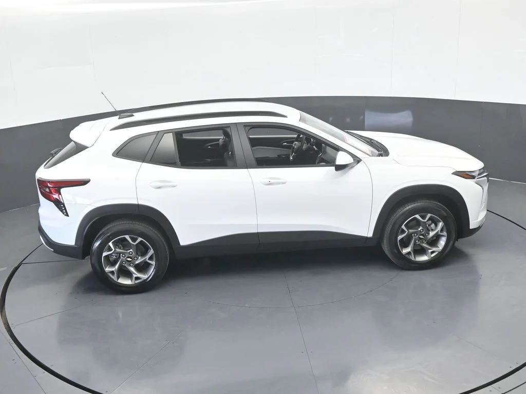 Used 2025 Summit White Chevrolet LT image 53