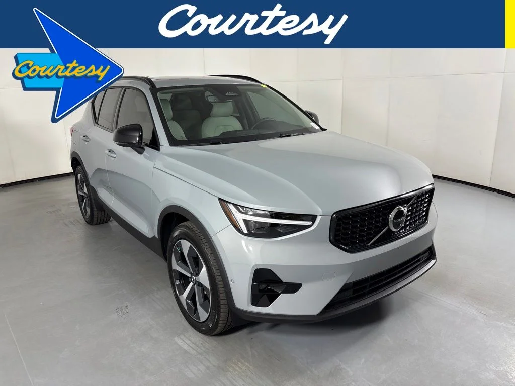2026 Volvo XC40 B5 Plus Dark AWD's photo