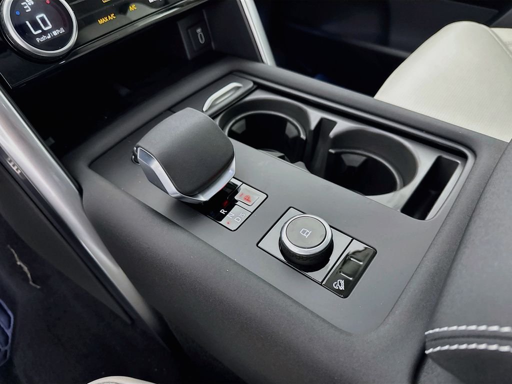 New 2026 Fuji White Land Rover Dynamic SE image 17