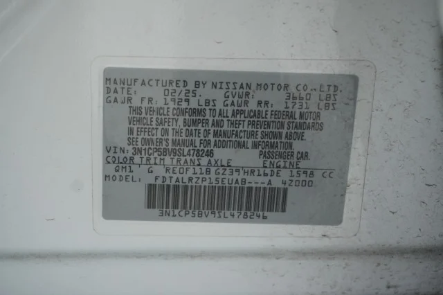Used 2025  Nissan S image 32